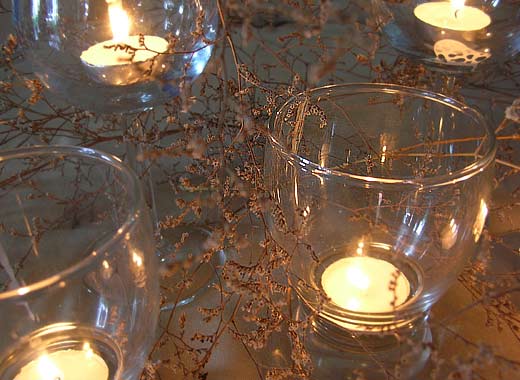 Tealights in Gladd Votives for Festive Warmth and Glow